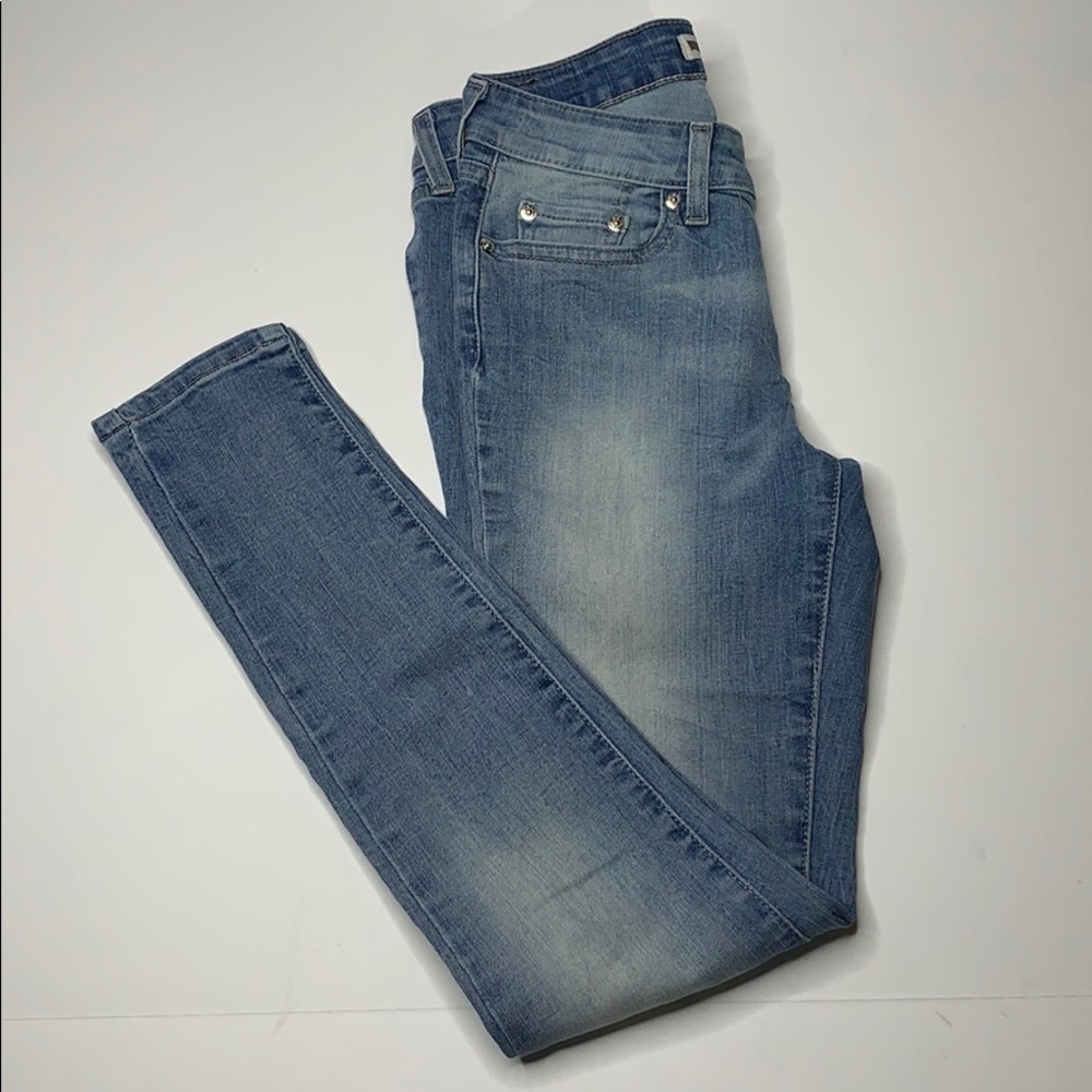 Levi’s skinny leg light wash jeans - Picture 4 of 8
